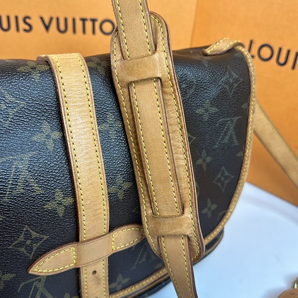 LV47 LOUIS VUITTON mono saumur 30 - Picture 6 of 13